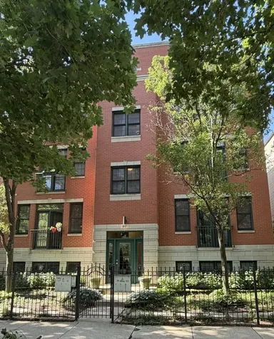 917 West Lakeside Place Chicago IL 60640