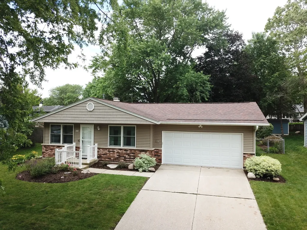 69 Devonshire Circle Elgin IL 60123