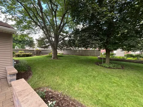 69 Devonshire Circle Elgin IL 60123