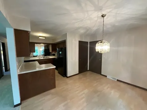 69 Devonshire Circle Elgin IL 60123