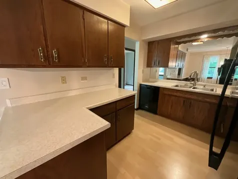 69 Devonshire Circle Elgin IL 60123