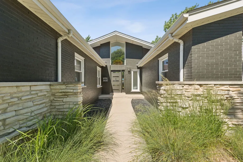 9424 Tripp Avenue Skokie IL 60076