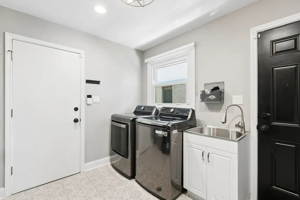 9424 Tripp Avenue Skokie IL 60076