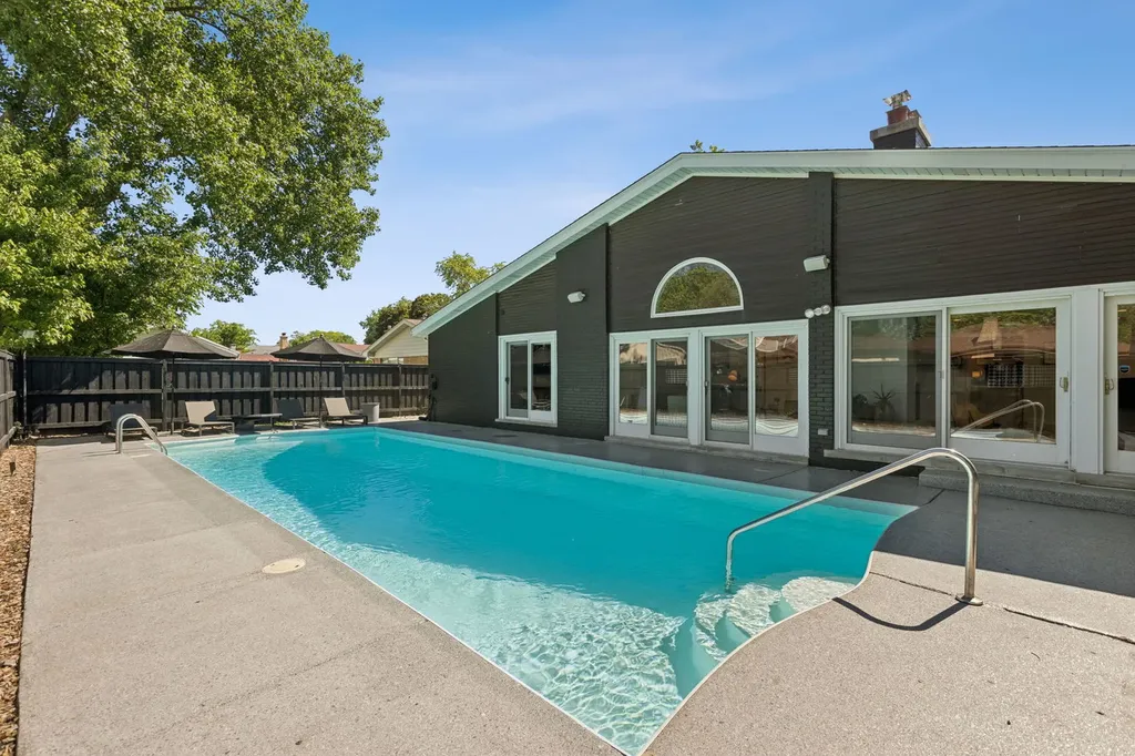 9424 Tripp Avenue Skokie IL 60076