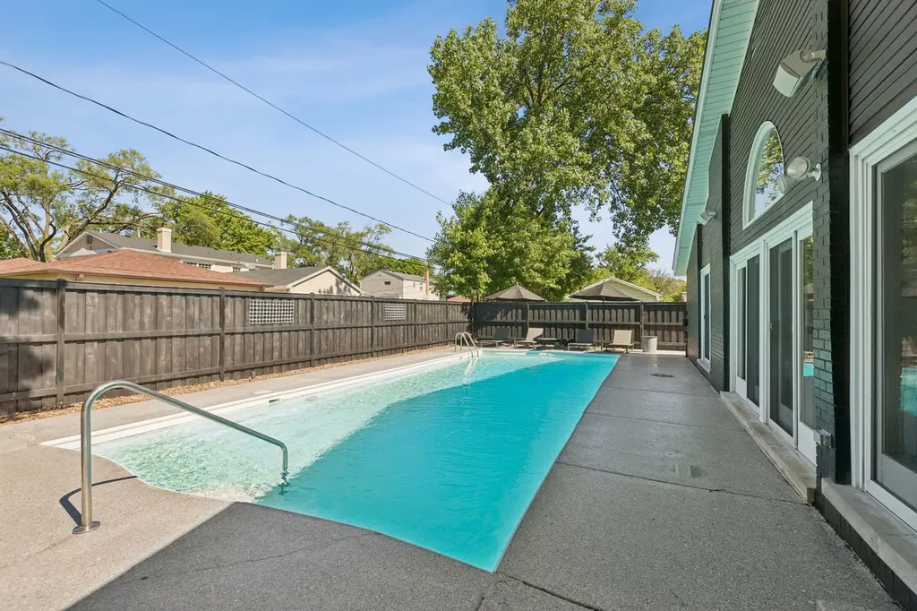 9424 Tripp Avenue Skokie IL 60076