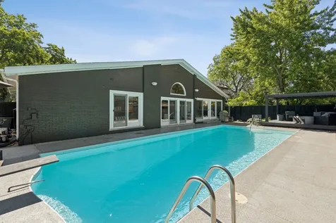 9424 Tripp Avenue Skokie IL 60076
