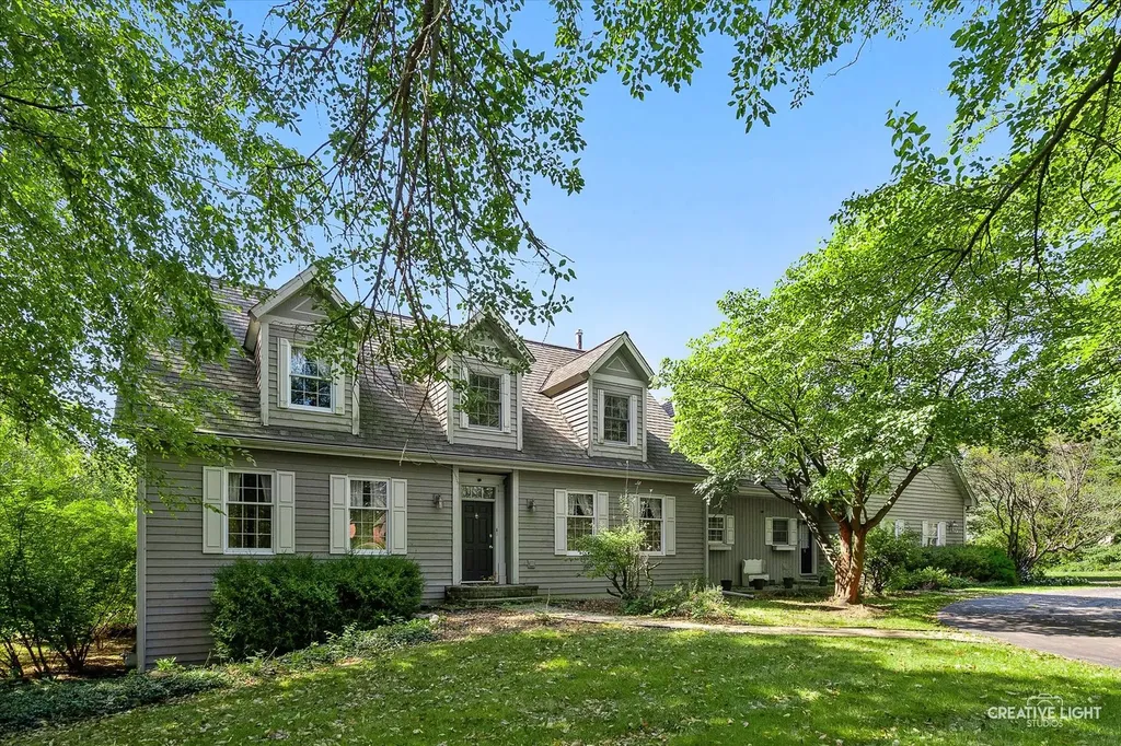 7N242 Whispering Trail St. Charles IL 60175