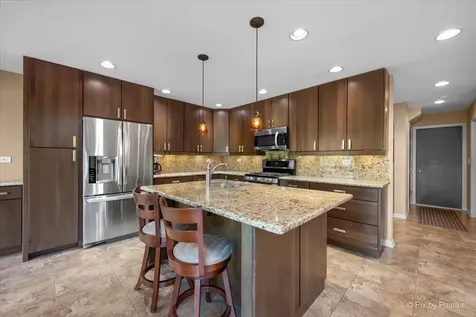 16820 West Serranda Drive Libertyville IL 60048
