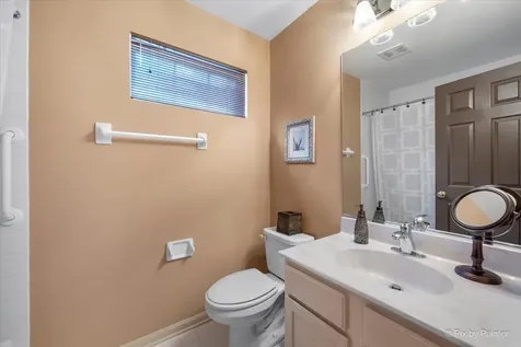 16820 West Serranda Drive Libertyville IL 60048