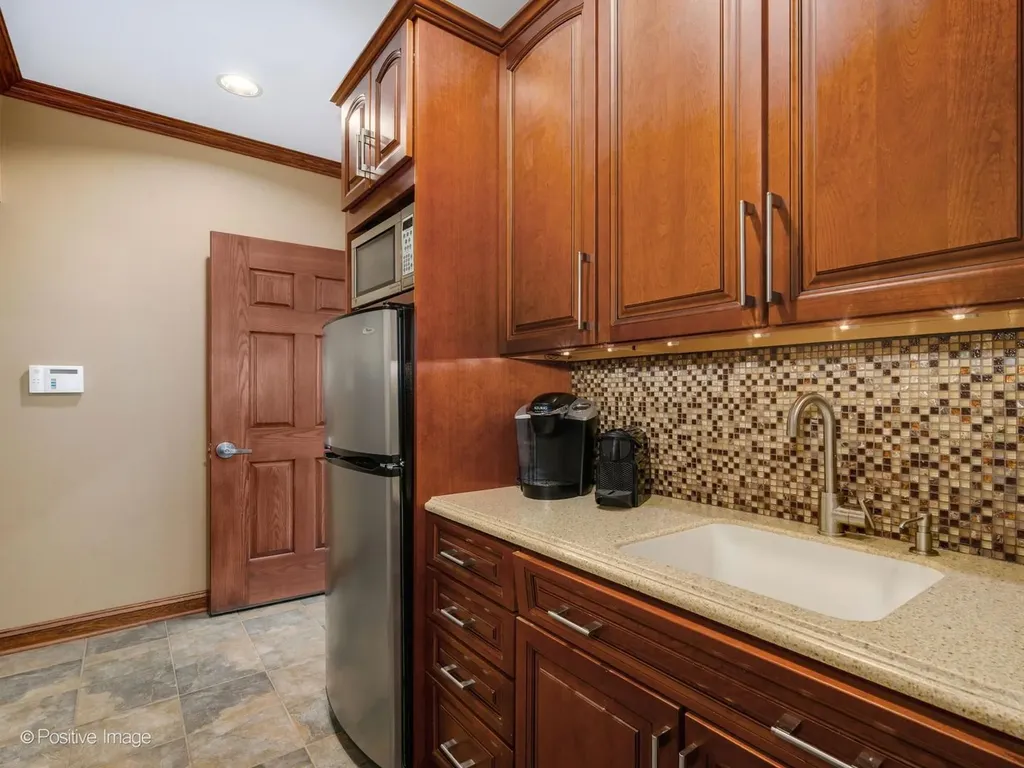 19229 Henry Drive Mokena IL 60448
