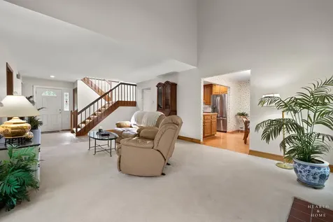 261 Sutton Court Bloomingdale IL 60108