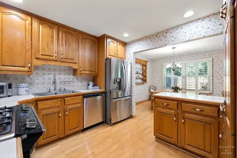 261 Sutton Court Bloomingdale IL 60108