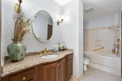 261 Sutton Court Bloomingdale IL 60108