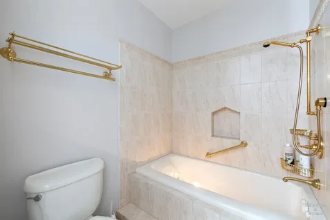 261 Sutton Court Bloomingdale IL 60108
