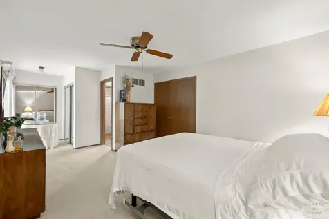 261 Sutton Court Bloomingdale IL 60108