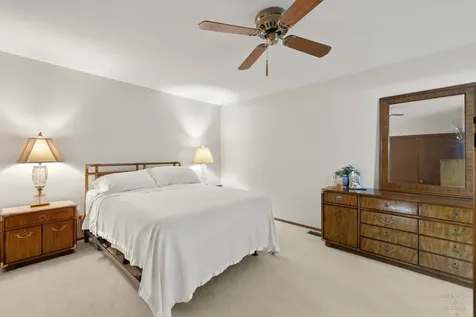 261 Sutton Court Bloomingdale IL 60108