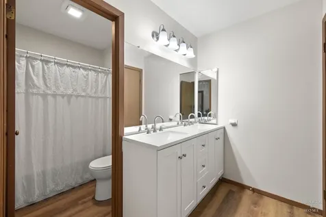 261 Sutton Court Bloomingdale IL 60108