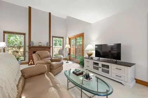261 Sutton Court Bloomingdale IL 60108