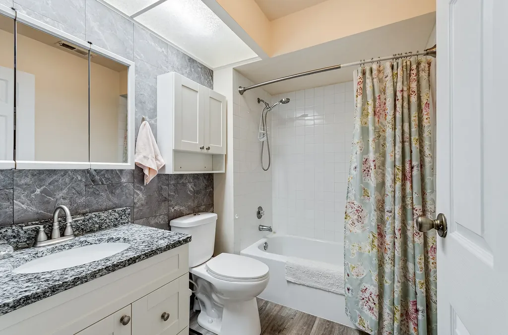21 Wake Robin Court Woodridge IL 60517