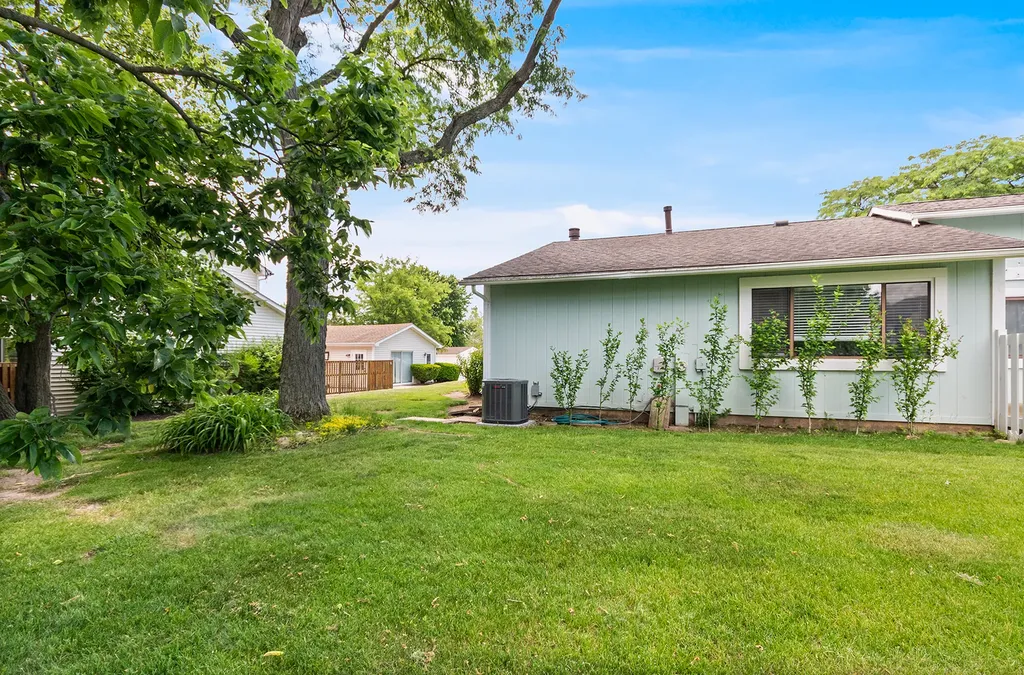 21 Wake Robin Court Woodridge IL 60517