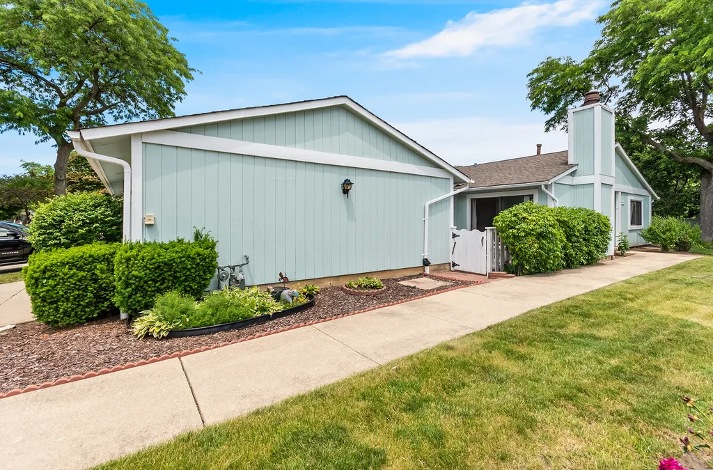 21 Wake Robin Court Woodridge IL 60517