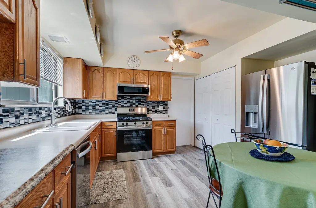 21 Wake Robin Court Woodridge IL 60517