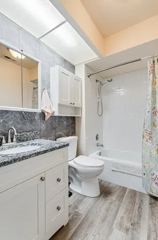 21 Wake Robin Court Woodridge IL 60517