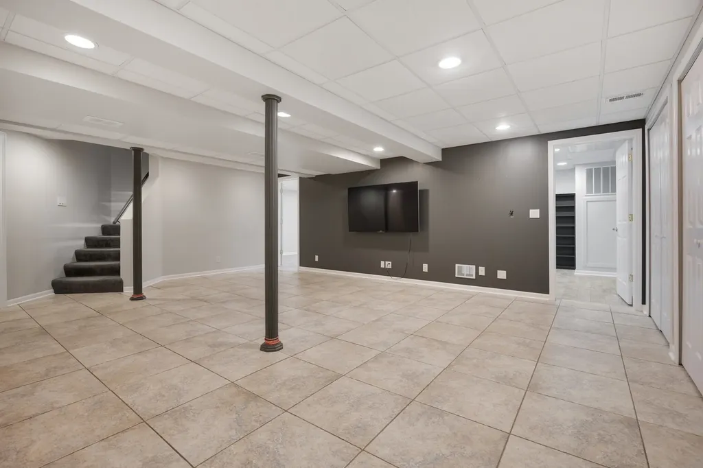 88 Fulbright Lane Schaumburg IL 60194