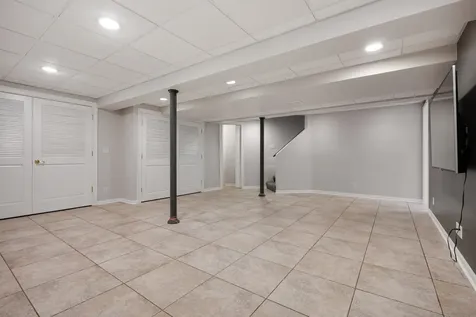 88 Fulbright Lane Schaumburg IL 60194