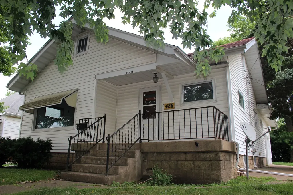 426 South Clinton Street Clinton IL 61727