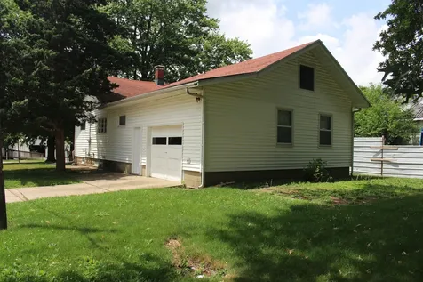426 South Clinton Street Clinton IL 61727