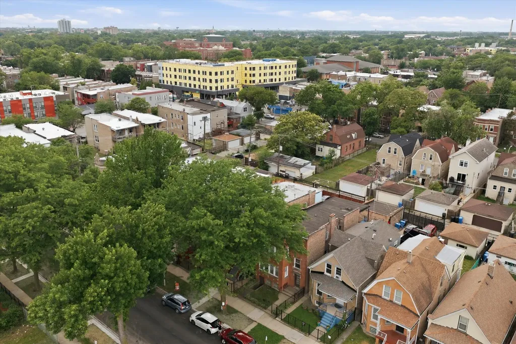 830 North Drake Avenue Chicago IL 60651