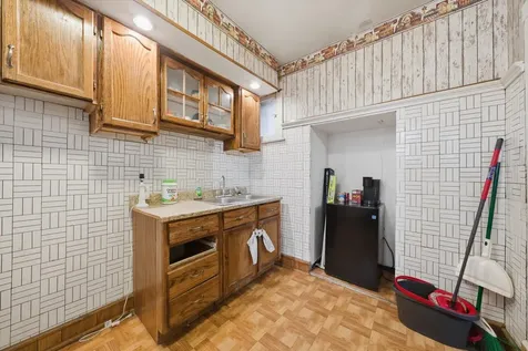 830 North Drake Avenue Chicago IL 60651