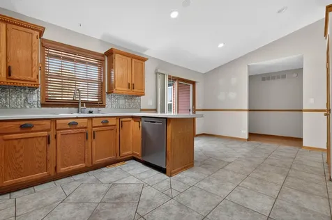 513 Pembroke Road SW Poplar Grove IL 61065