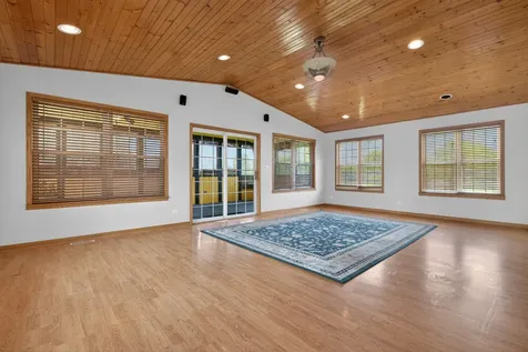 513 Pembroke Road SW Poplar Grove IL 61065