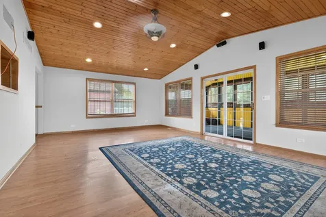 513 Pembroke Road SW Poplar Grove IL 61065