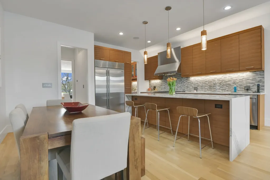 3012 North Hoyne Avenue Chicago IL 60618