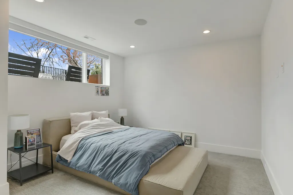 3012 North Hoyne Avenue Chicago IL 60618