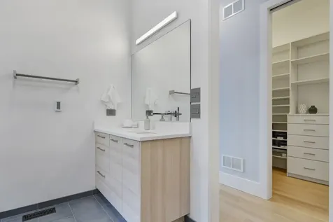 3012 North Hoyne Avenue Chicago IL 60618