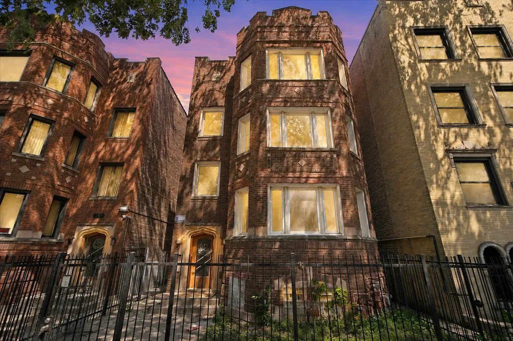 7537 South Phillips Avenue Chicago IL 60649
