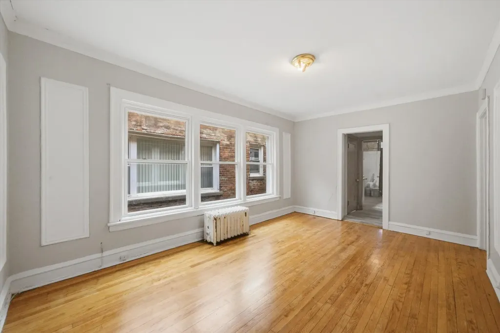 7537 South Phillips Avenue Chicago IL 60649