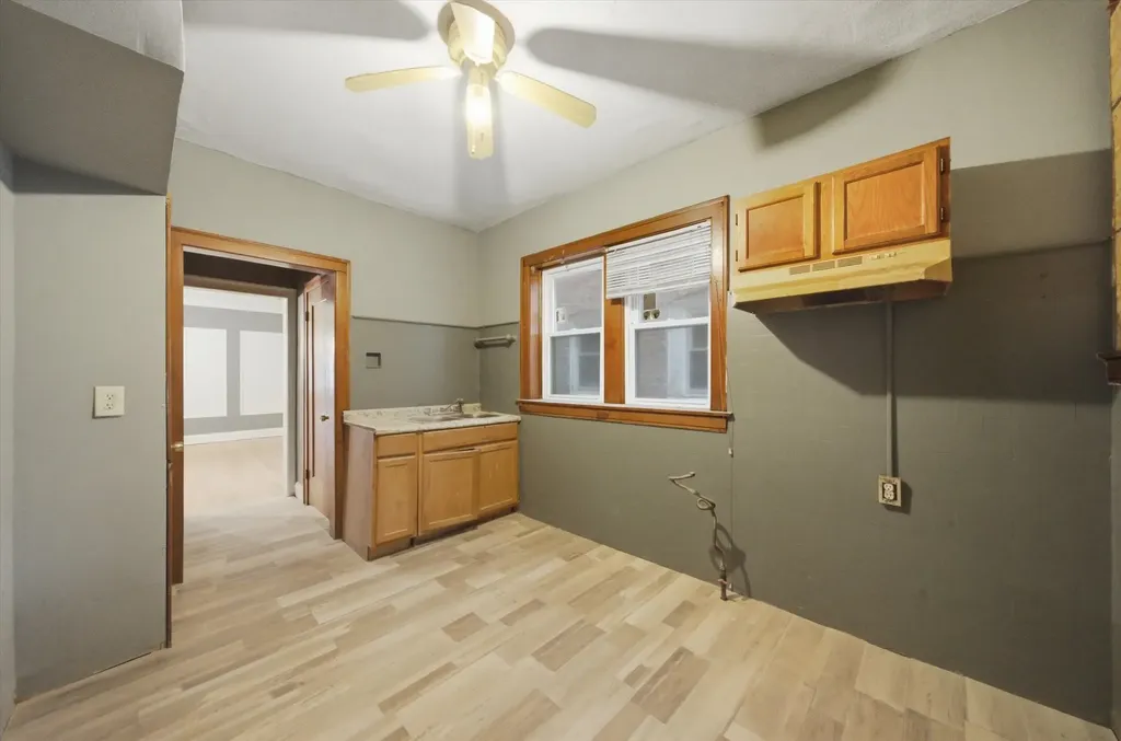 7537 South Phillips Avenue Chicago IL 60649