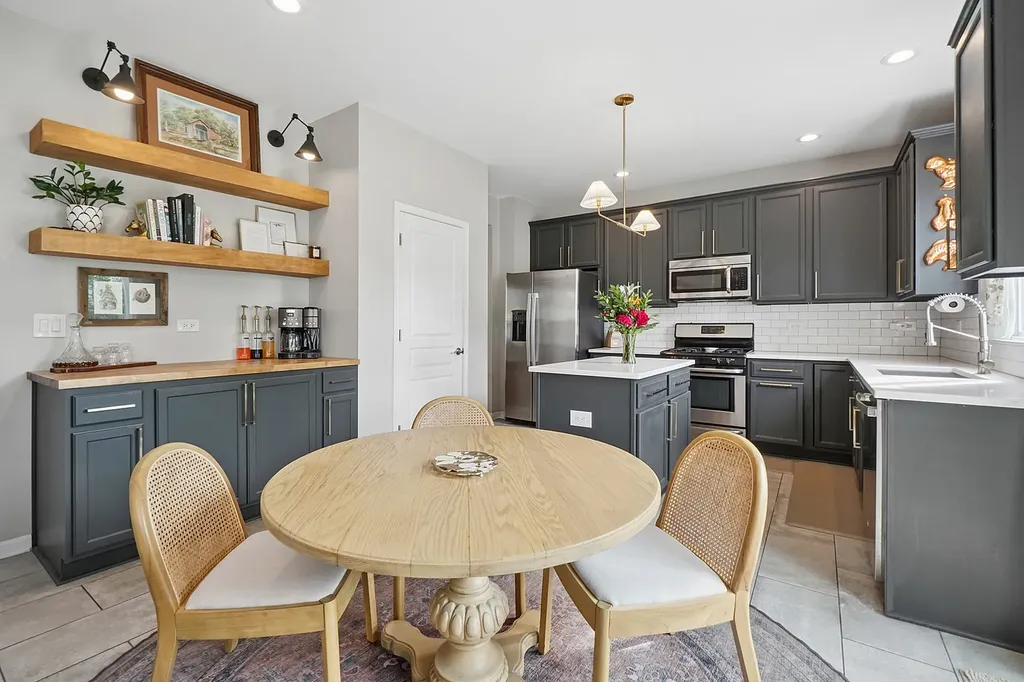 151 Holly Street Bolingbrook IL 60490