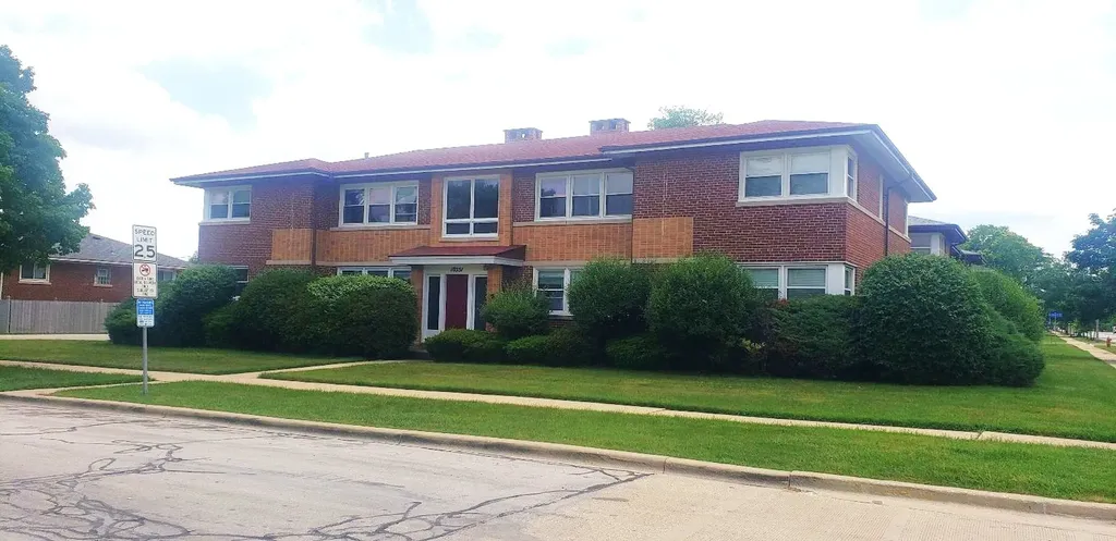 10351 Dickens Street Westchester IL 60154