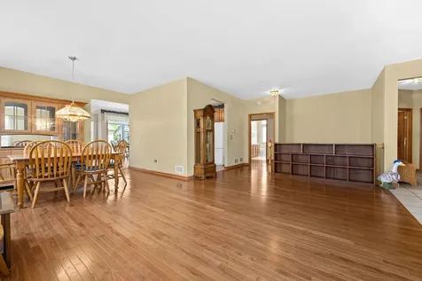 21254 Montclare Lake Drive Crest Hill IL 60403