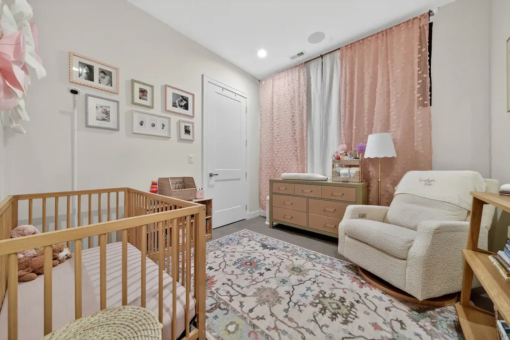 1751 West Roscoe Street Chicago IL 60657