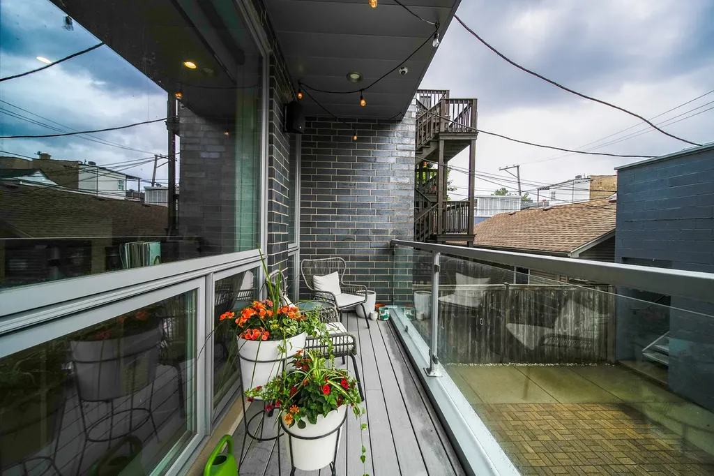 1751 West Roscoe Street Chicago IL 60657