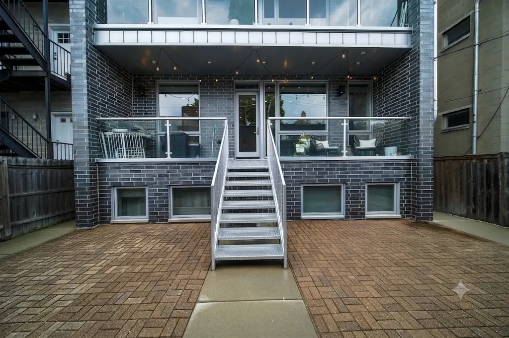 1751 West Roscoe Street Chicago IL 60657
