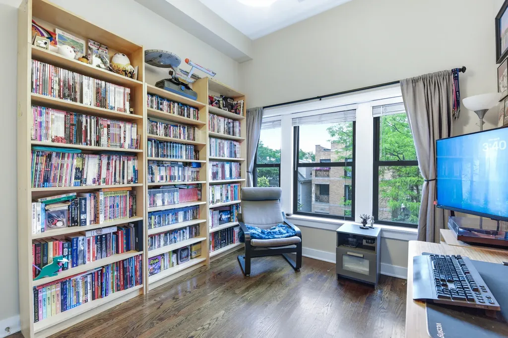 1510 West Roscoe Street Chicago IL 60657