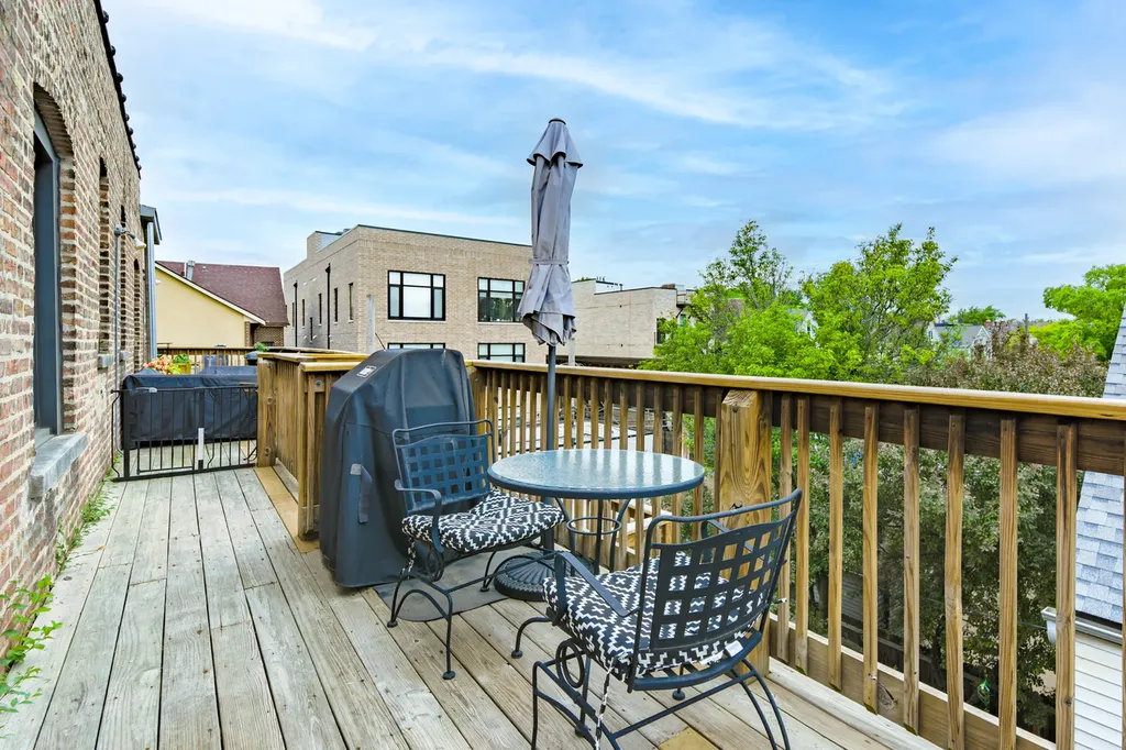 1510 West Roscoe Street Chicago IL 60657